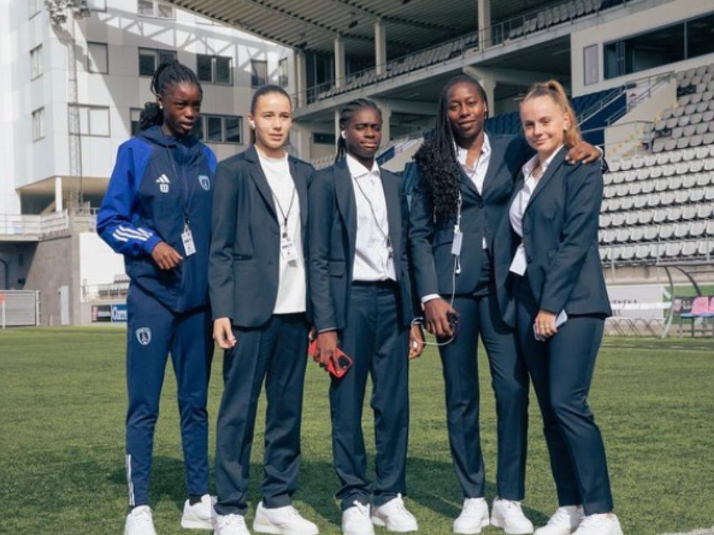 equipe de foot Paris FC habillé par Chris Legrand